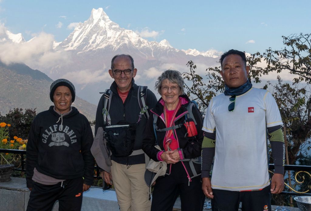 Sayla notre porteur, nous et Sanjay notre guide